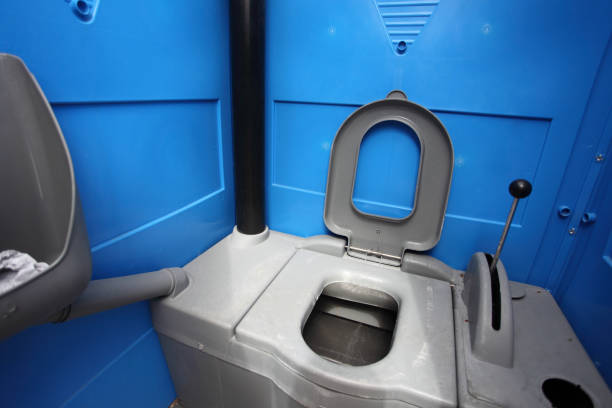 Best Portable restroom trailer rental  in Carlinvle, IL